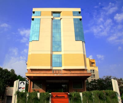 https://imgcld.yatra.com/ytimages/image/upload/t_hotel_yatra_city_desktop/v1423820735/Domestic Hotels/Hotels_Chennai/Harissons Boutique Hotel/Front_View.jpg